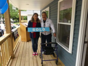 Mario and Minerva Sold - Far